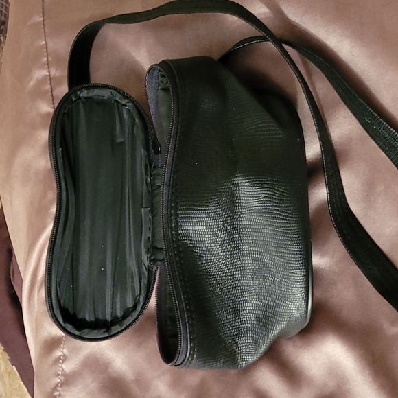 5/$25 Black small side pouch/purse with strap - Picture 3 of 7